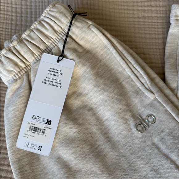 Alo sweatpants - Picture 2 of 6